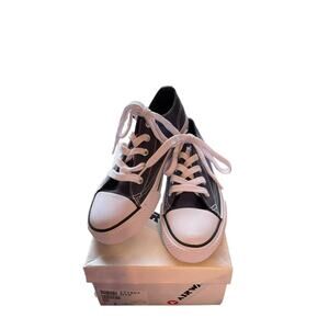 Air Walk Kid's Shoes New in Box in Blue. Size 2